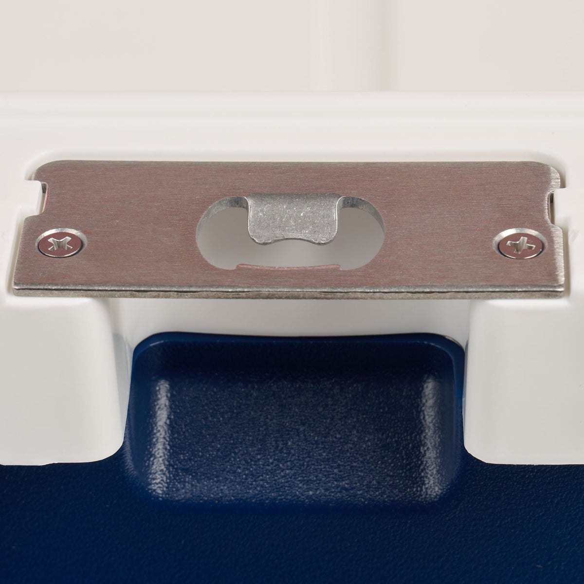 trailmate-75-qt-roller-cooler-s2 00035111-BO.jpg