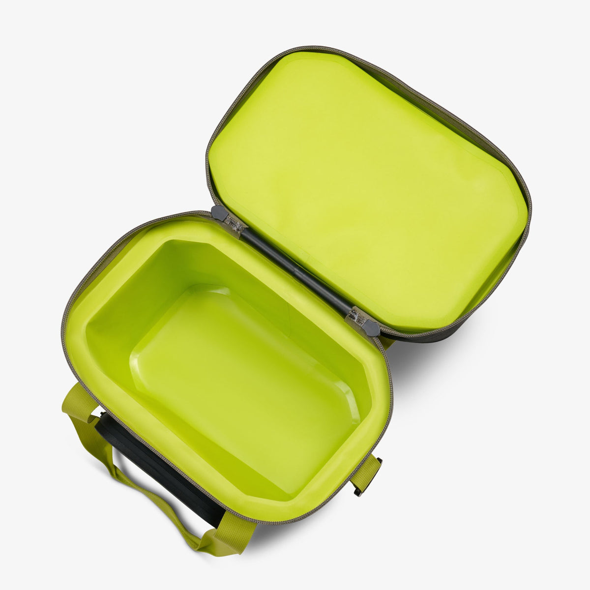 trailmate-18-can-cooler-bag-m0 00066772-O2.jpg