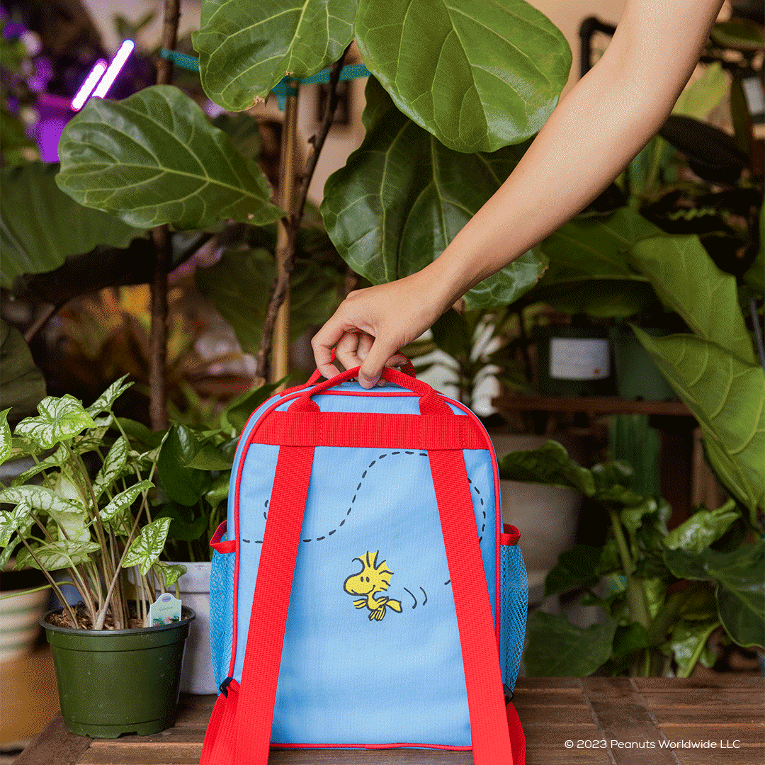 snoopy-mini-convertible-backpack-cooler-d4 Peanuts_Part_2_NATIVE_PDP_Backpack.gif